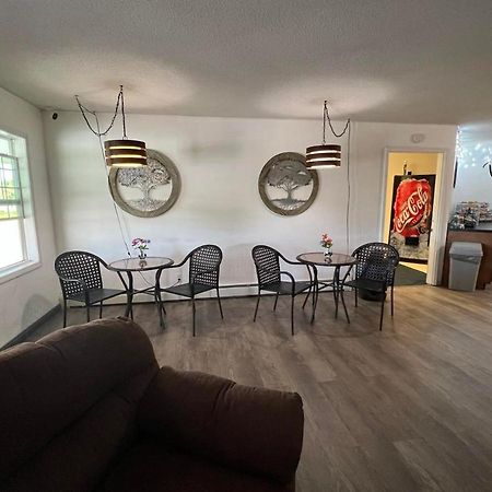 Northwoods Motel Ladysmith Bagian luar foto