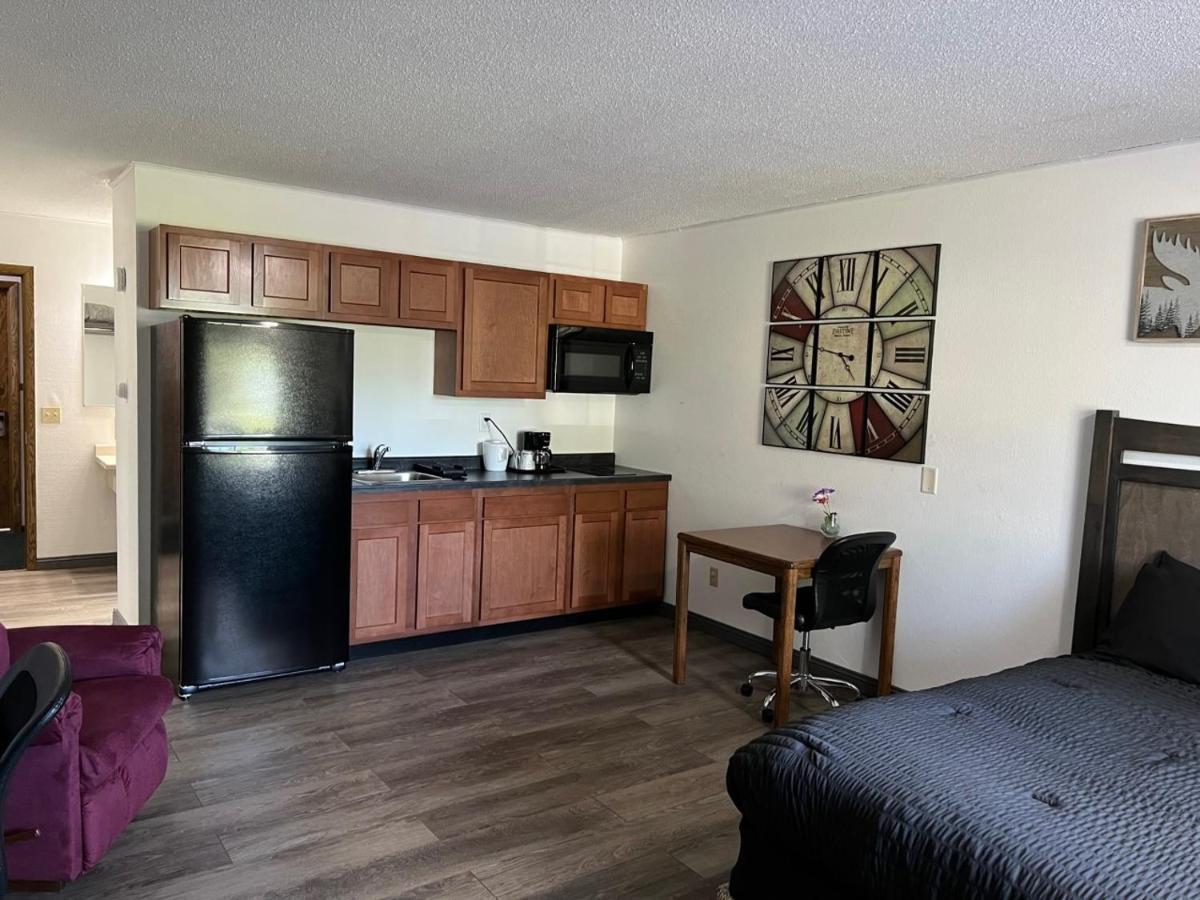 Northwoods Motel Ladysmith Bagian luar foto
