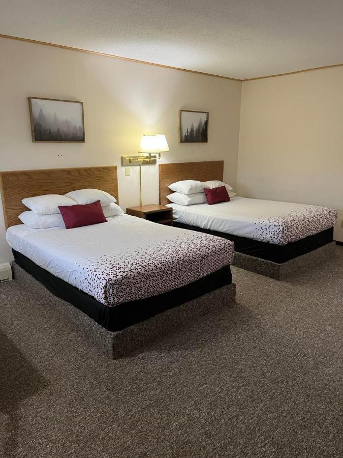Northwoods Motel Ladysmith Bagian luar foto