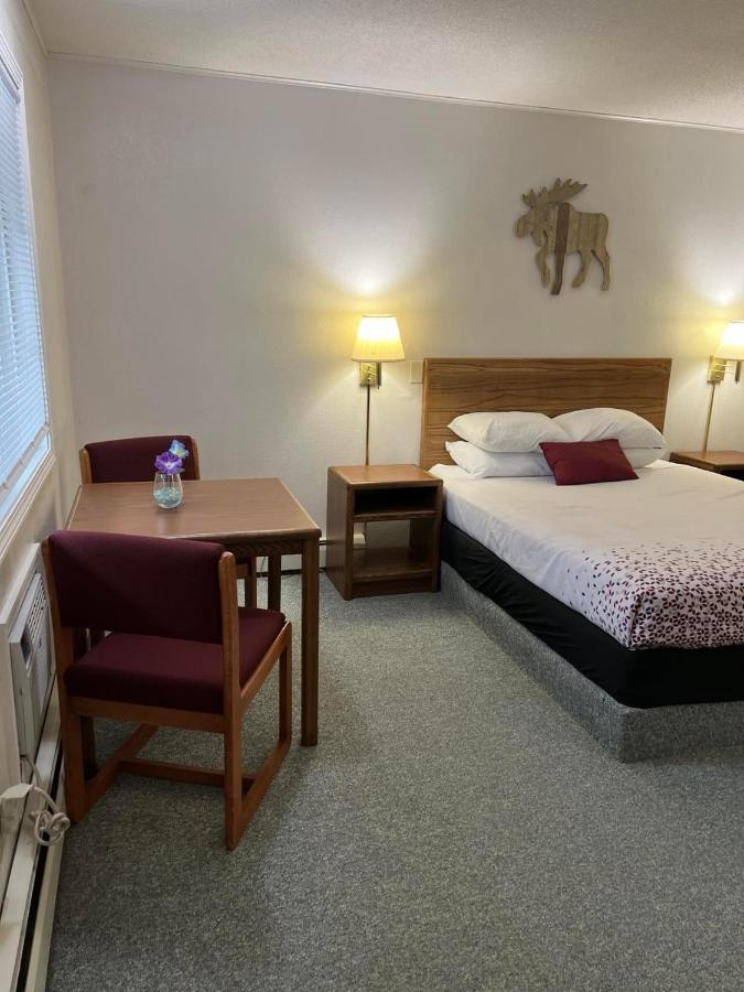 Northwoods Motel Ladysmith Bagian luar foto