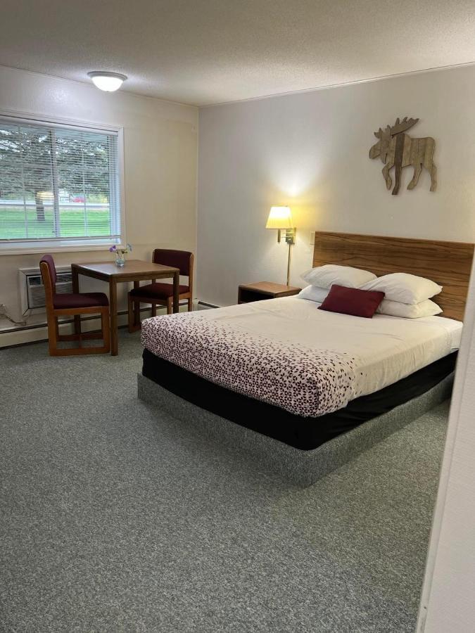 Northwoods Motel Ladysmith Bagian luar foto